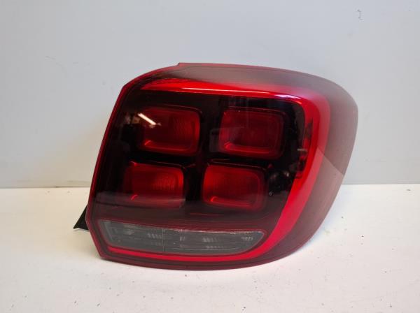 Dacia Sandero jobb h�ts� l�mpa (265506147R) foto