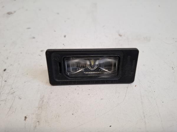 VW Tiguan rendsz�m megvil�g�t� (5NA943021) foto