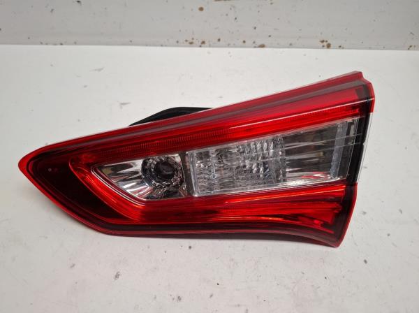 Toyota Yaris jobb h�ts� bels� l�mpa  foto