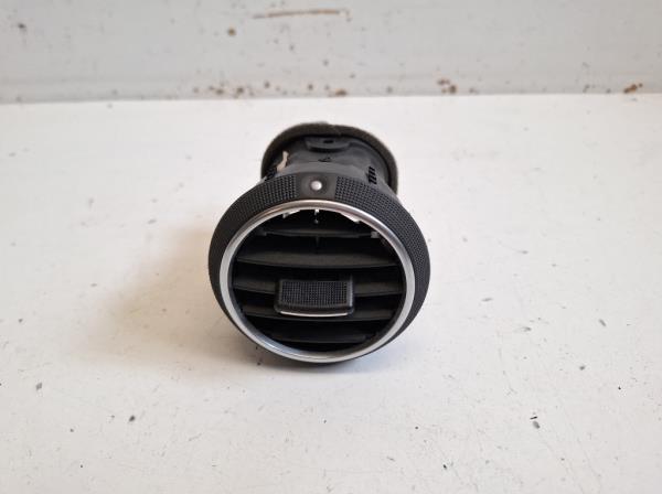 Audi A3 m�szerfal szell�z� (8P0820901A) foto