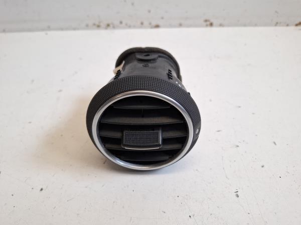 Audi A3 m�szerfal szell�z� (8P0820901A) foto