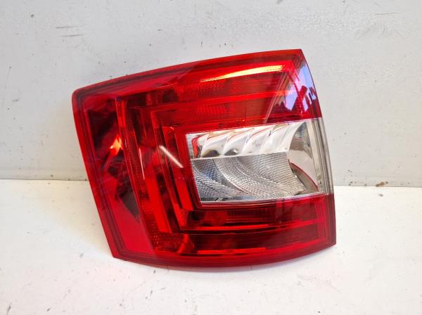 Skoda Octavia bal h�ts� l�mpa (5E9945095) foto