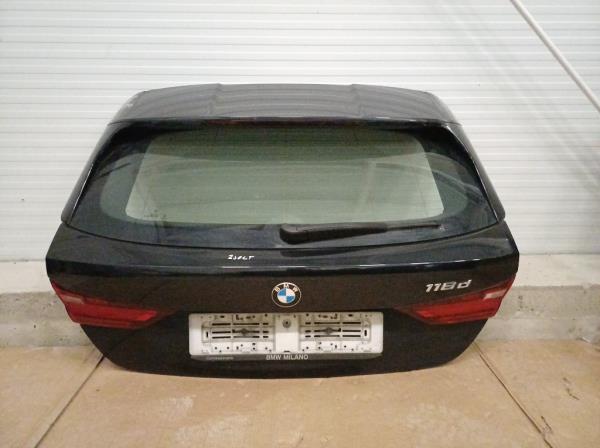 Bmw 1-es sorozat F20 csomagt�rajt�  foto
