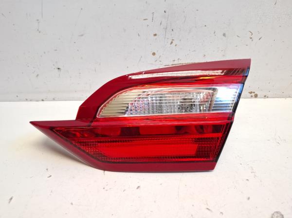 Ford Fiesta jobb h�ts� bels� l�mpa (H1BB13A602AK) foto