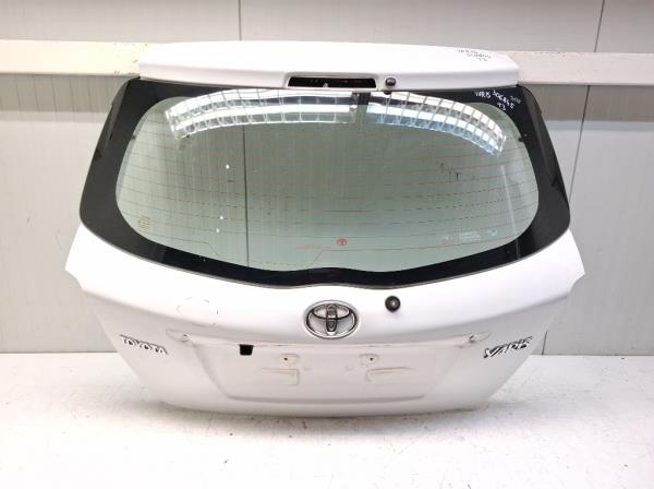 Toyota Yaris csomagt�rajt�  foto