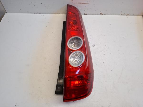 Ford Fiesta jobb h�ts� l�mpa (6S6113404B) foto