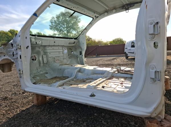 Nissan Navara bal k�sz�b  foto