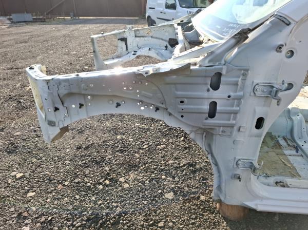Nissan Navara bal els� negyed  foto