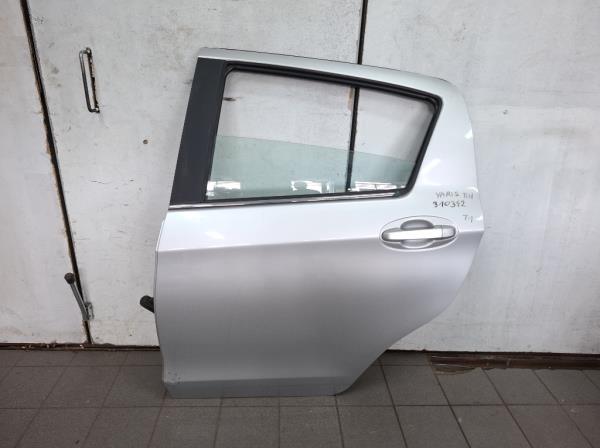 Toyota Yaris bal h�ts� ajt�  foto
