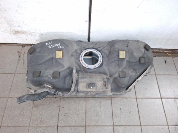 Kia Rio �zemanyag tank (31100H8140) foto