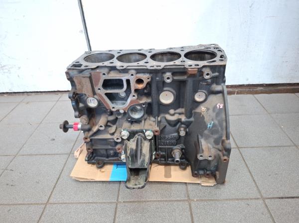 Nissan Navara motorblokk f�z�tt hengerfej n�lk�l  foto
