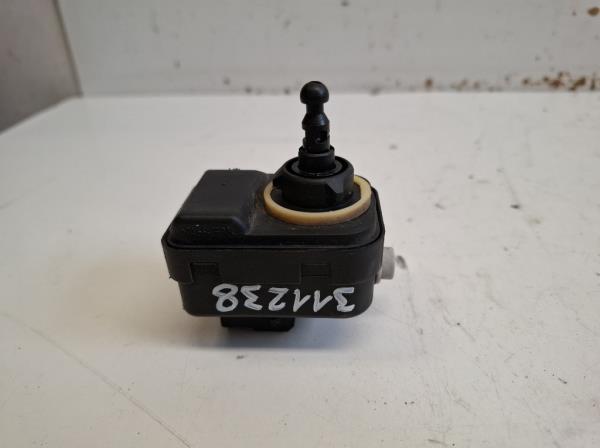 Toyota Yaris f�nysz�r� �ll�t� motor (89036766) foto