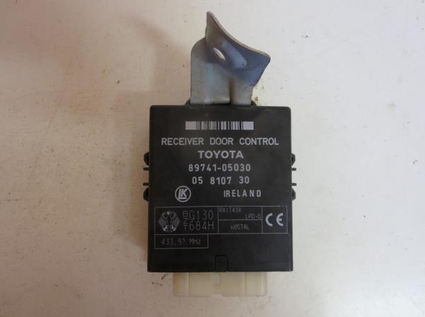 Toyota Avensis bal els ajt elektronika (8974105030) foto